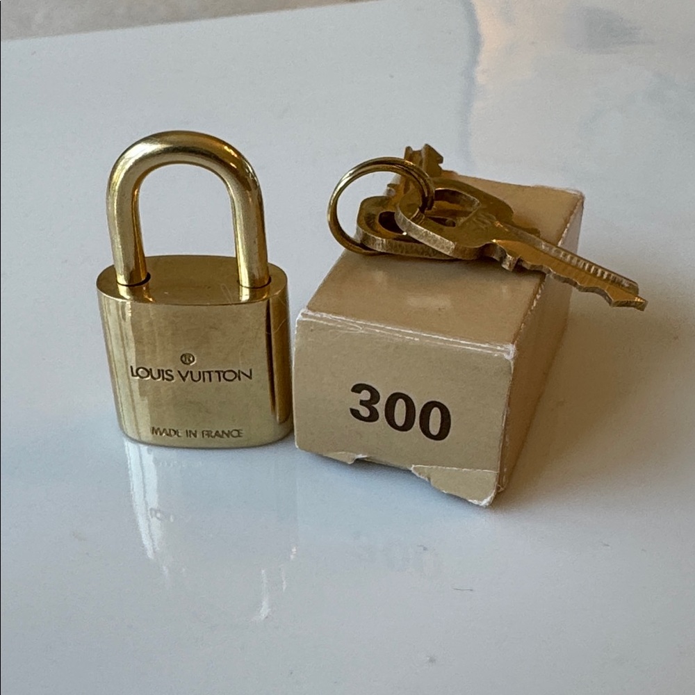 🆕Louis Vuitton PadLock & Keys 300! Paris, France! NEW! Never used!